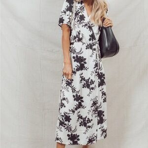 Black and White Maxi Sundress with Flutter Sleeves and V-Neck for Casual Wear
